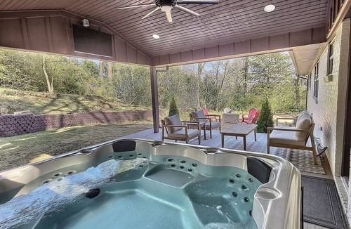 Crestline Heights House | Casa Paloma* Fully Renovated* 5BR* Jacuzzi* Home Gym* Great Location