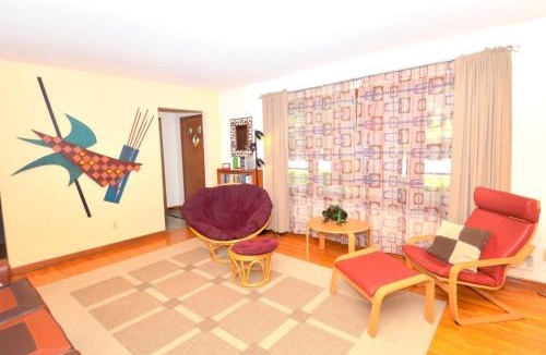Berkeley Springs Ski Chalet | Castle View - Wifi, Pet Friendly, Screen Porch, Game Room, Grill, Family Friendly, Kid Friendly, Fireplace