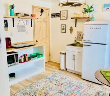 Highmount Apartment | Catskill Cabin Bird of Paradise 7