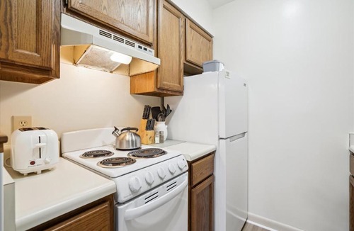 West Bridgewater Apartment | Cedarbrook Queen Suite 103