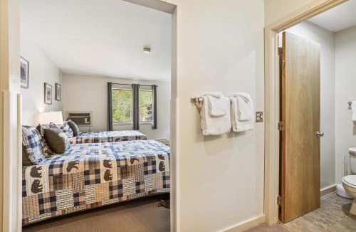 West Bridgewater Hotel | Cedarbrook Two Double bed Hotel Room with outdoor heated pool 216