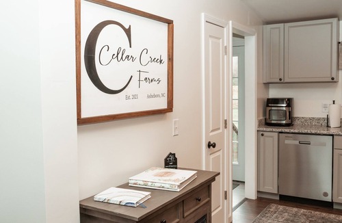 Asheboro House | Cellar Creek Guest Housen5 Minutes from The Zoo