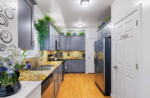 South Side Flats House | Central 5BD Getaway - Spacious Home w/BBQ