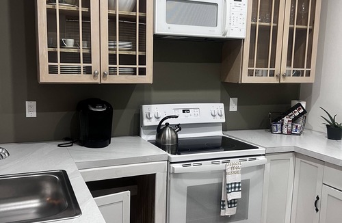 Albany Apartment | Centrally Located-5G Wifi-Washer & Dryer