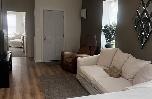 Albany Apartment | Centrally Located-5G Wifi-Washer & Dryer
