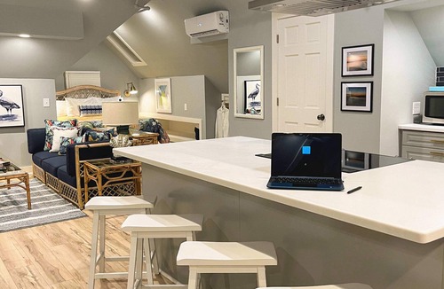 Clayton Apartment | Channel View Residence at the Dygert House
