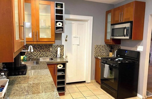 Westwood Apartment | Charming 1-bedroom apartment with WiFi, AC in marvelous Cincinnati