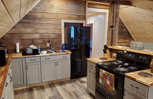 Ryegate Apartment | Charming 1-bedroom, apartment with queen size bed, WiFi, AC in serene Ryegate