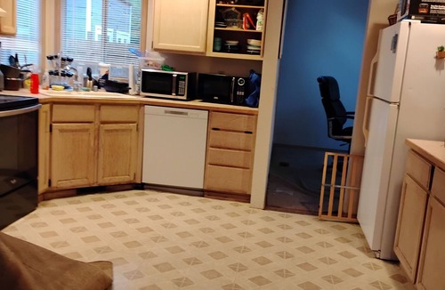 Renton House | Charming 1-bedroom in Renton in a 4-bedroom ,3 bathroom house.Private bedroom