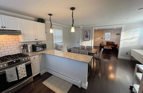 Saratoga Springs House | Charming 2-bedroom house just steps to racetrack