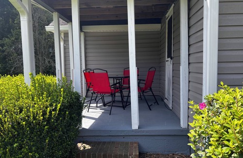 Pilot Mountain House | Charming 2-bedroom Cottage with AC and WiFi in Pilot Mountain