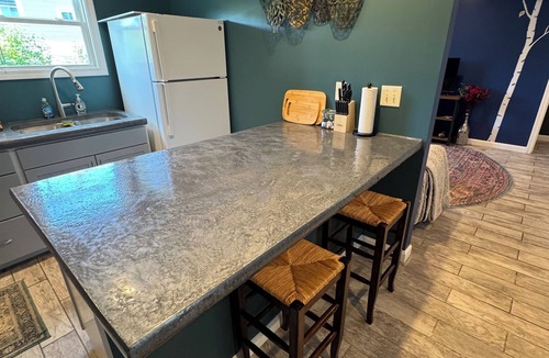 Bennington Apartment | Charming 2-bedroom apartment in superb Bennington with WiFi