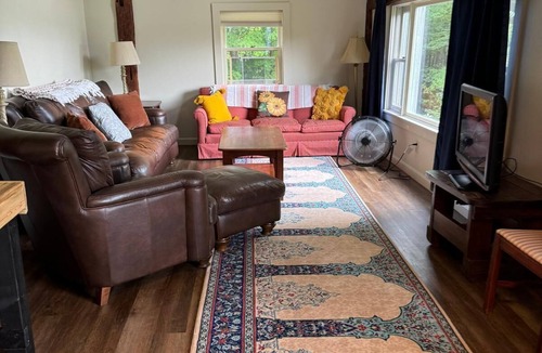 Meadows House | Charming 2-bedroom barn in Northfield with WiFi and AC