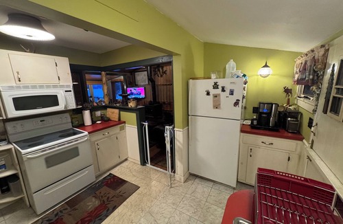 Derby Cottage | Charming 2-bedroom cottage on Lake Salem with AC, WiFi