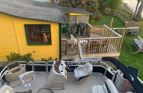 Derby Cottage | Charming 2-bedroom cottage on Lake Salem with AC, WiFi