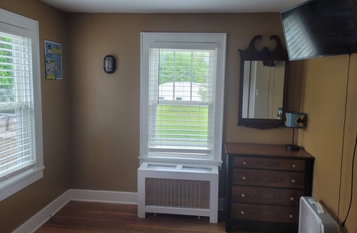Bennington House | Charming 2-bedroom house in wonderful Bennington with WiFi, AC And More!