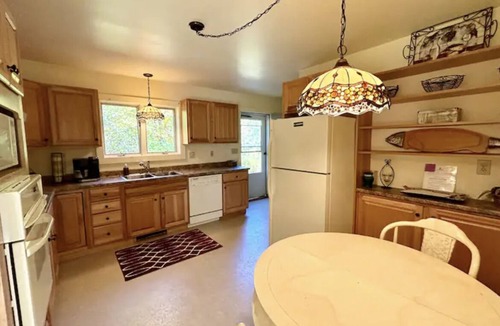 Chittenden House | Charming 2-bedroom house near Killington