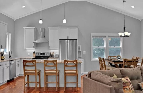 Tamworth House | Charming 2-bedroom house with WiFi, AC in pleasant Tamworth