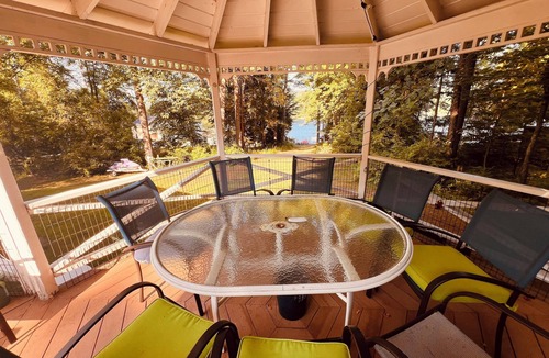 Fair Haven House | Charming 2-bedroom lake house with direct lake access!