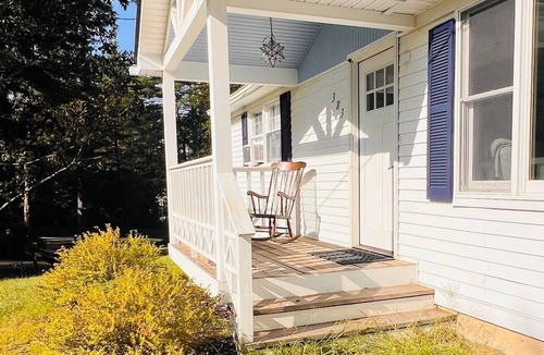 Fair Haven House | Charming 2-bedroom lake house with direct lake access!