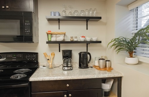 Homewood House | Charming 2 Bedroom - minutes to Samford and UAB!