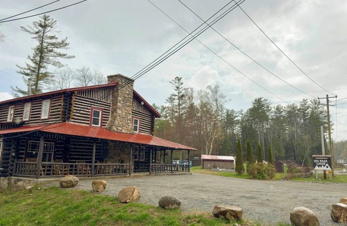 Chestertown Cabin | Charming 2-bedroom cabin in welcoming Chestertown with Lake Views and WiFi