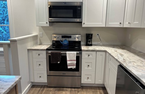 Mount Holly House | Charming 2-bedroom house with WiFi, AC in serene Mount Holly