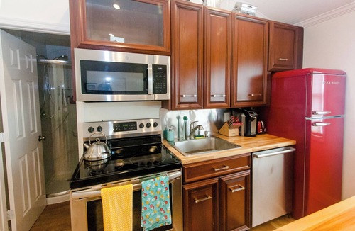 Purcellville Cottage | Charming 2-Bedroom Cottage in Loudoun Co, VA on 12 Gorgeous Acres w/2-Acre Pond