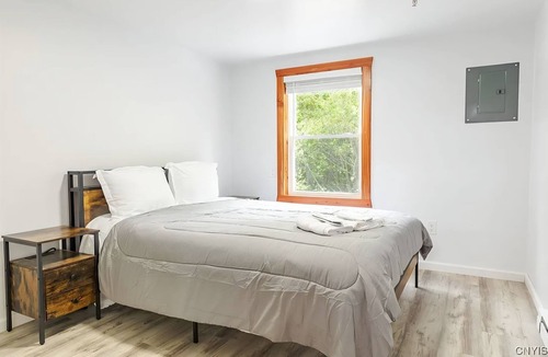Pulaski Cottage | Charming 2-bedroom VIP cottage in delightful Pulaski. 1.9 mi away from river