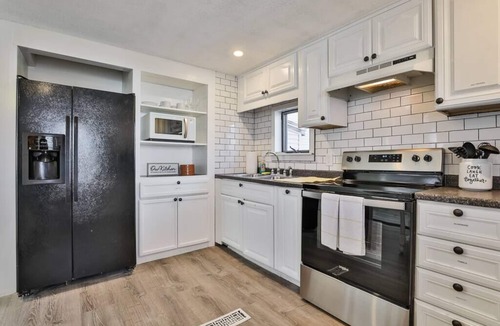 Salem House | Charming 2-Story Home Near Boston, Tuscan Village