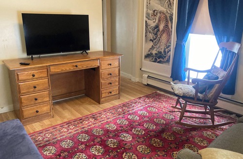 Newport House | Charming 2nd floor lakeside townhome in brilliant Newport with WiFi. New listing
