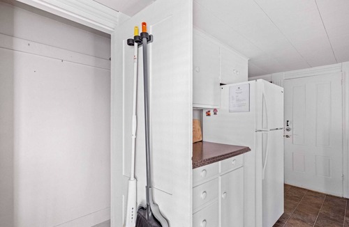 Exeter Apartment | Charming 2nd Flr Large 1 Bed - Short to Midterm Rental