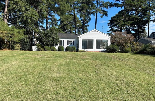 Hayes House | Charming 3-bedroom house with WiFi, AC in fantastic Gloucester Point