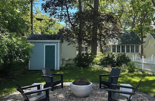 Lakeside Cottage | Charming 3-bedroom, 2-bath cottage with AC in Lakeside near Hoover Auditorium