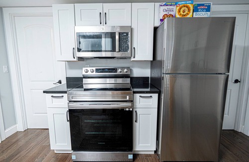 Leominster Apartment | Charming 3-bedroom apartment with WiFi, AC in lovely Leominster
