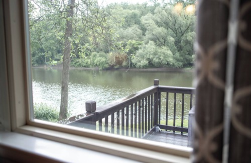 Russell Cottage | Charming 3-bedroom cottage in Russell with AC, WiFi. Enjoy your stay