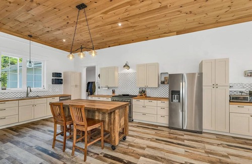 Lebanon Other | Charming 3-bedroom Farmhouse in the Seacoast