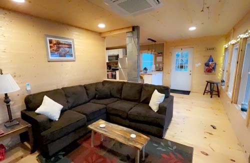 Crown Point House | Charming 3-bedroom house in Crown Point with WiFi and AC
