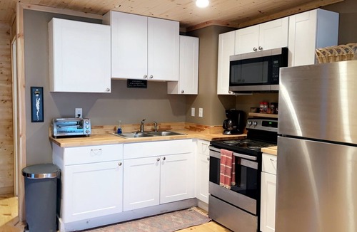 Crown Point House | Charming 3-bedroom house in Crown Point with WiFi and AC