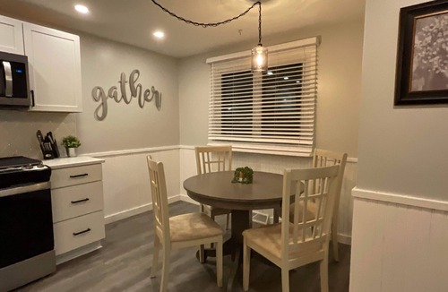 Orchard Park House | Charming 3-bedroom house in delightful Orchard Park with WiFi, AC