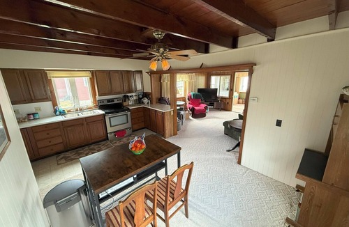 Brier Hill House | Charming 3-bedroom WATERFRONT cabin on the St. Lawrence River!