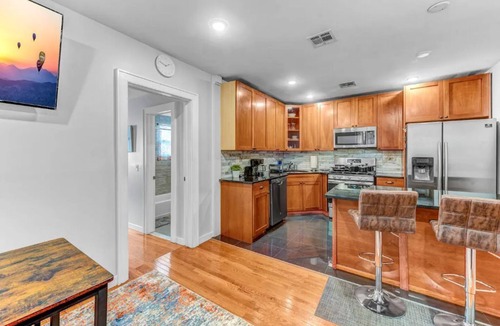 West New York Apartment | Charming 3BHK - 15 mins bus ride to Time Sq., NYC
