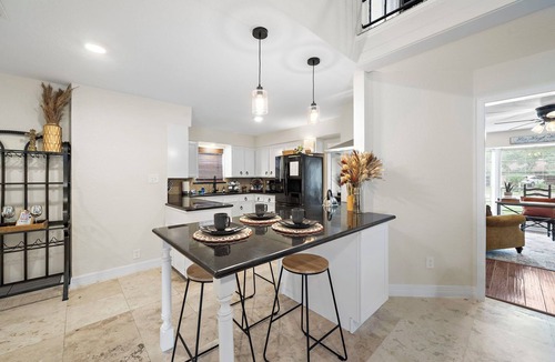 Lake Jackson House | Charming 3BR Home w/Outdoor Dining on Buttercup Street