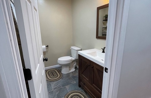 Edmond Other | Charming 4-bedroom farmhouse with a view in the New River Gorge National Park.