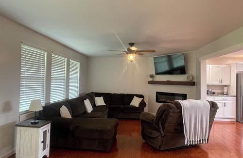 Edmond Other | Charming 4-bedroom farmhouse with a view in the New River Gorge National Park.