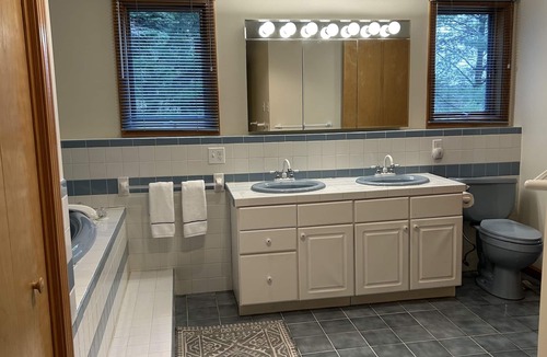 Sunapee House | Charming 4-bedroom house in enjoyable Sunapee with fitness room, WiFi