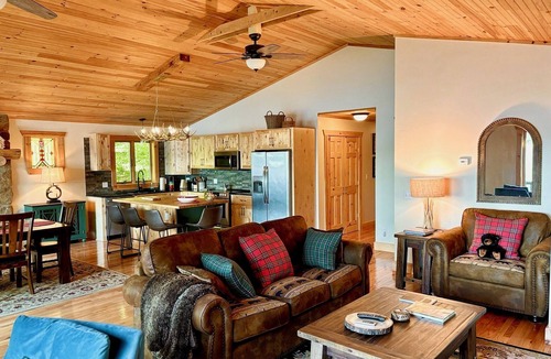 Speculator House | Charming Adirondack Lakefront 2bdrm Lodge