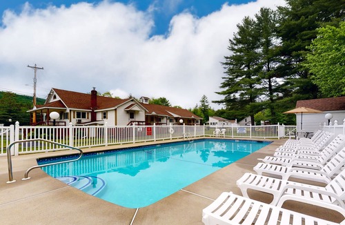 Lincoln House | Charming and casual motel in a great location with shared resort amenities