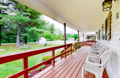 Lincoln House | Charming and casual motel in a great location with shared resort amenities