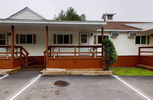 Lincoln House | Charming and casual motel in a great location with shared resort amenities
